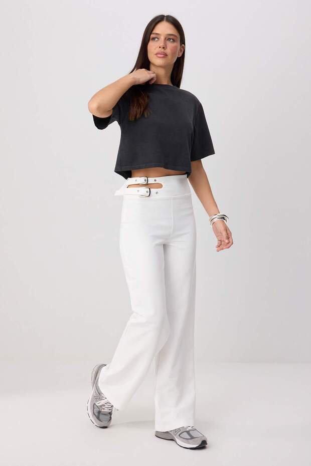 Beyaz Kemer Cut Out Detaylı Wide Leg/Geniş Paça Kumaş Pantolon TWOSS26PL00008 - 1