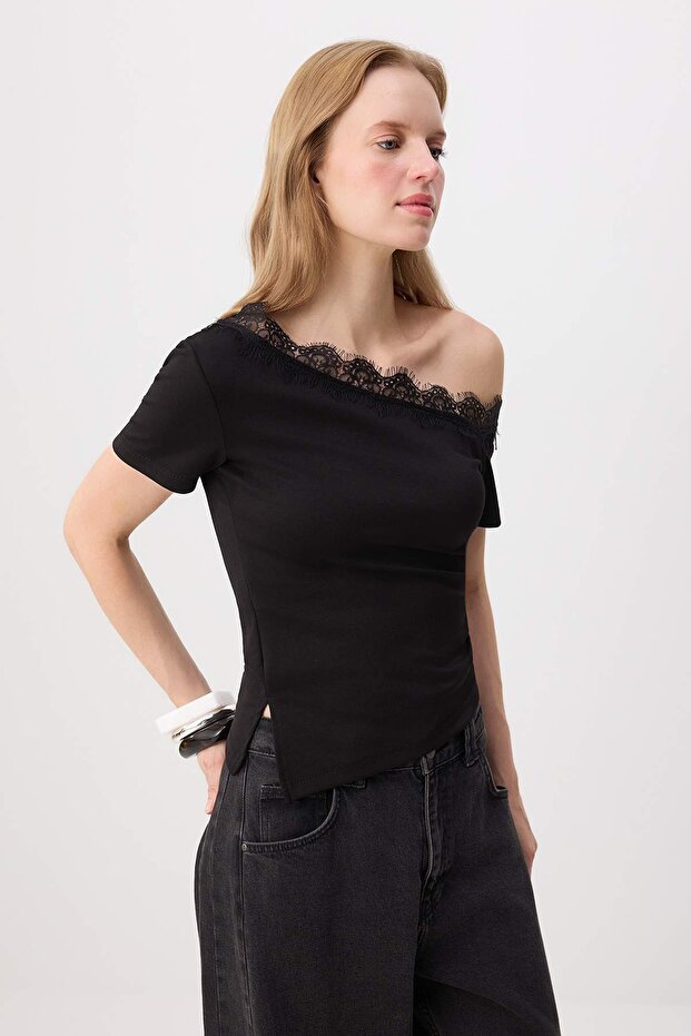 Siyah Fitted/Vücuda Oturan Carmen Yaka Dantel Detaylı Soft Touch Örme Bluz TWOSS26BZ00880