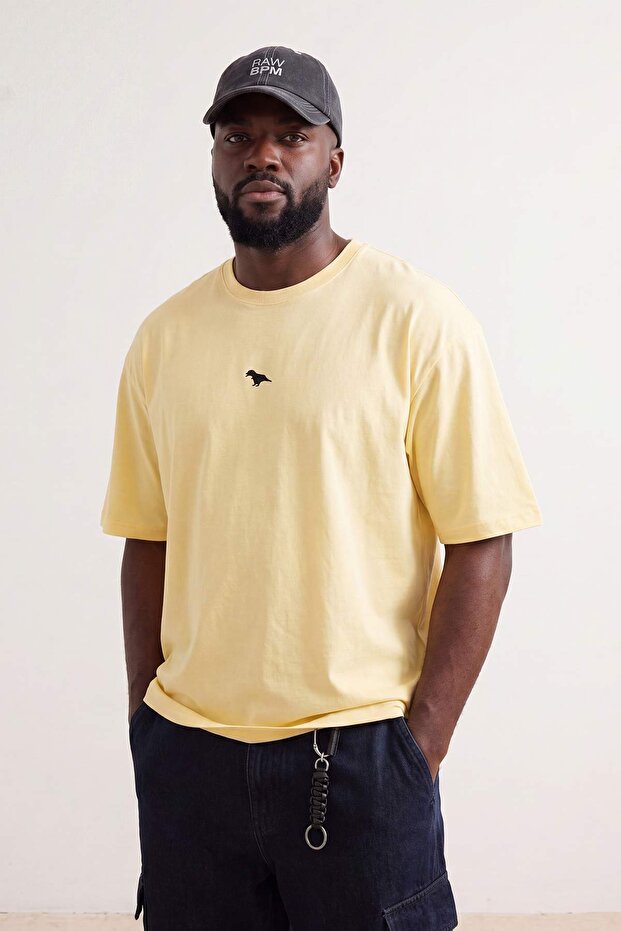 Sarı Oversize Dinazor Nakışlı %100 Pamuk Büyük Beden T-Shirt TMNSS24BF00013 - 1