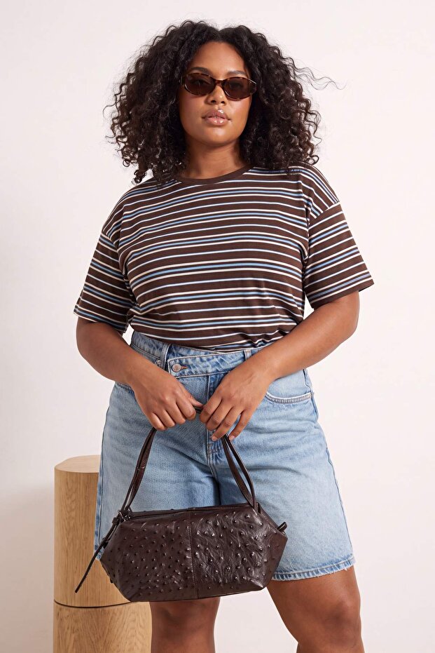 Kahverengi Çizgili Oversize/Geniş Kalıp Kısa Kollu Uzun Tok Örme Büyük Beden T-Shirt TBBSS26BF00094