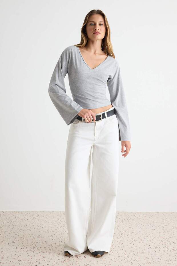 Wardrobe Essentials Gri Melanj Fitted V Yaka İspanyol Kol Crop/Kısa Örme Bluz TWOAW27BZ00079