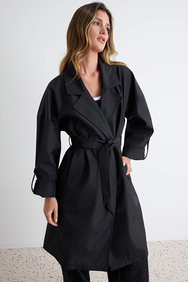 Siyah Oversize Kuşaklı Su İtici Uzun Trençkot TWOAW24TR00019 - 2