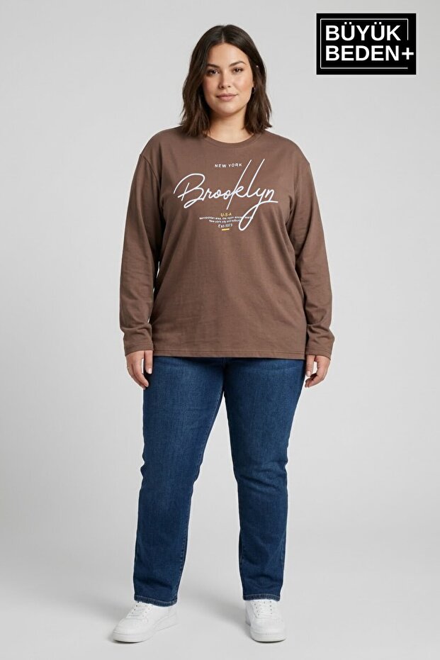 تي شيرت نسائي كبير الحجم مطبوع عليه حروف بروكلين مكتوبة باليد وياقة دائرية بخيطين SPR26BTSK942-6
