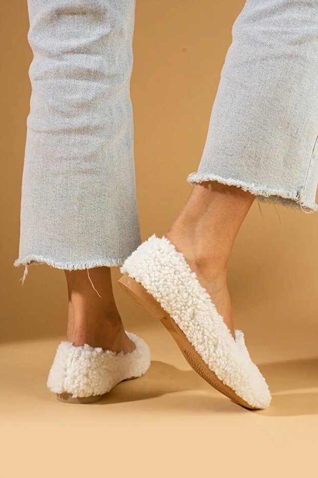 Stylish Home Flats with Rhinestones and Feathers - Guest Flats