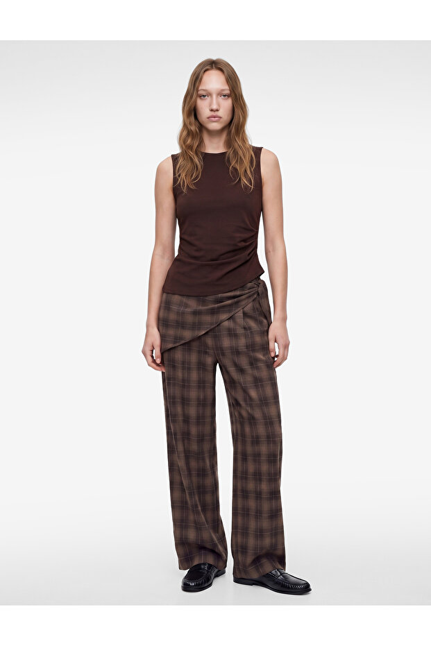 Asymmetrical Cut Slim Fit Crew Neck Sleeveless Blouse