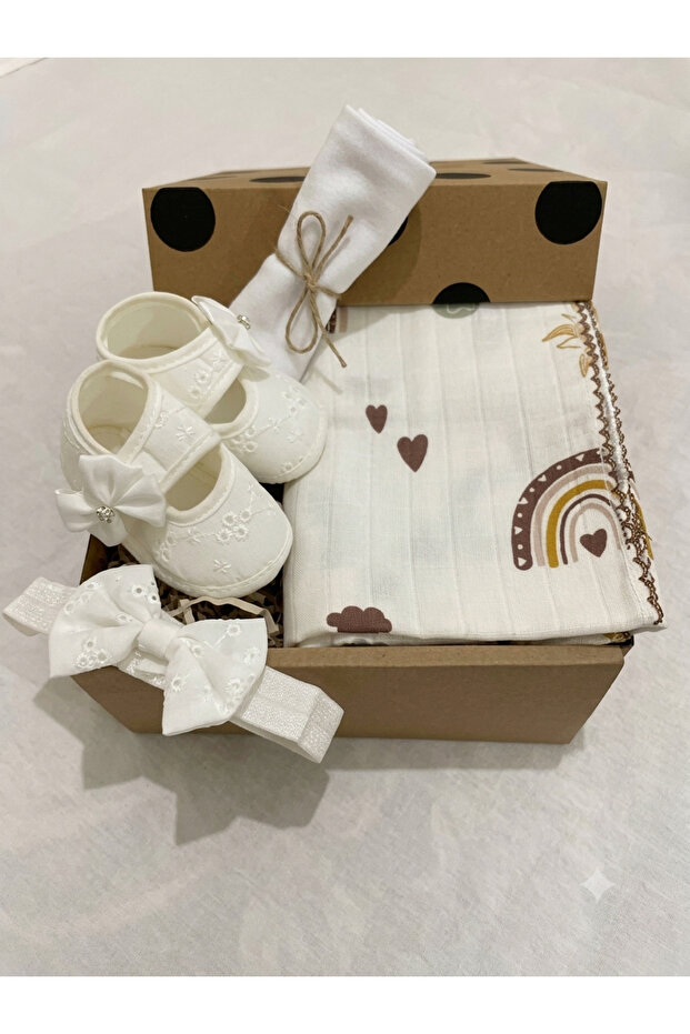 Welcome Baby / NEWBORN GIRL GIFT SET / GIFT BOX