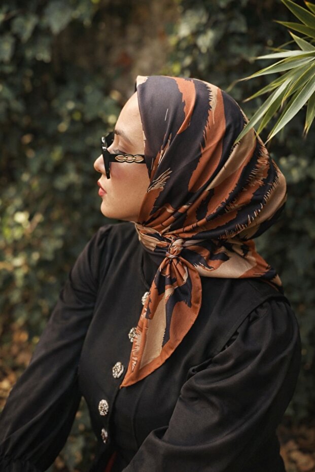 وشاح بنمط الزيبرا والليوبارد