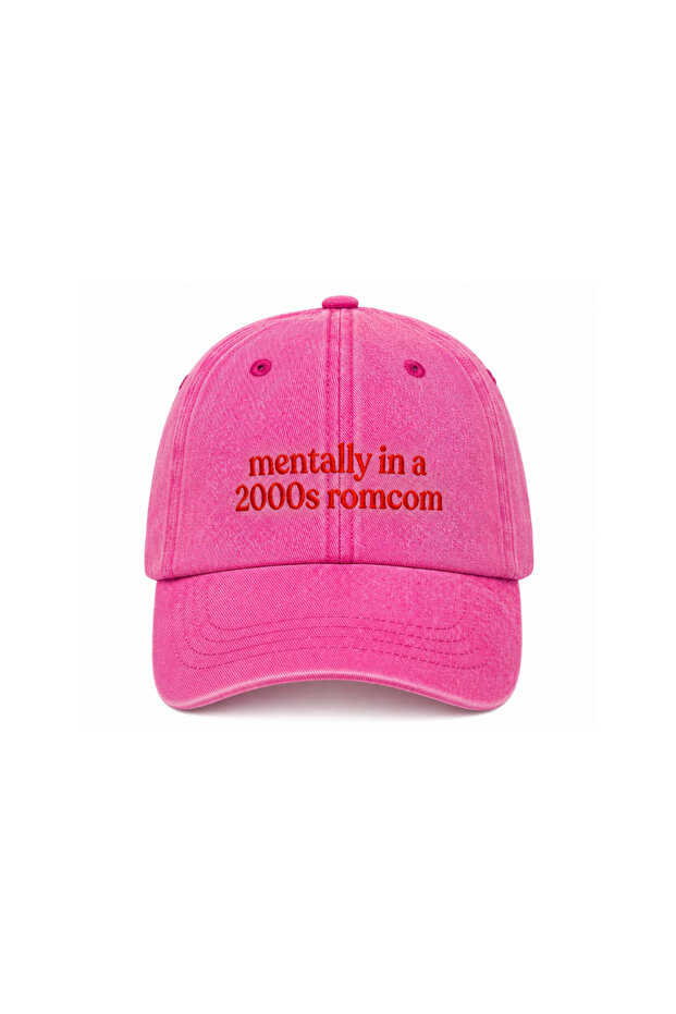 قبعة بيسبول مطرزة قابلة للغسل بتصميم "Mentally in a 2000s romcom" / قبعة بيسبول مطرزة قابلة للغسل بتصميم "Mentally in a 2000s romcom"