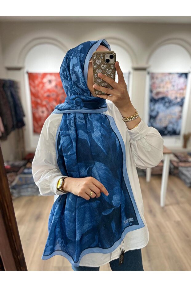 شال سيرينزا ناعم بنقشة مميزة - أزرق