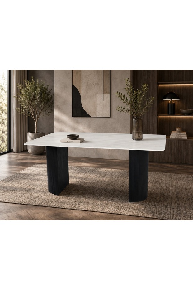 طاولة طعام بتصميم عصري فاخر – مقاس 140×80×75 سم بسطح أنيق وقواعد سوداء ثابتة تناسب كل ديكور