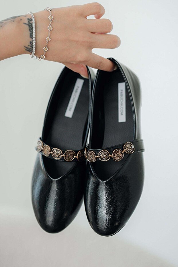 Snowy Buckle Detailed Matte Patent Leather Ballerinas Black