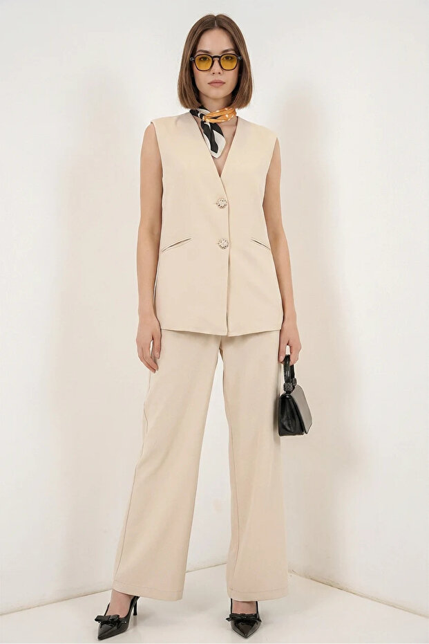 Women's V-Neck Buttoned Beige Double Suit with Lining Detail