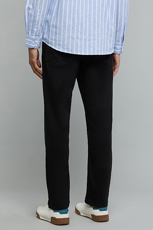 Solid Straight Fit Jeans with Button Closure - 6