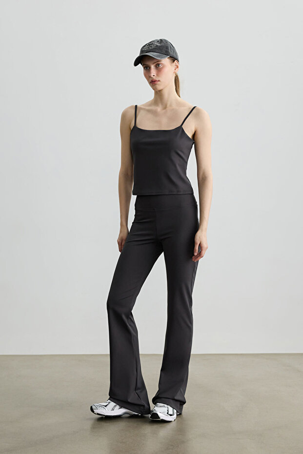 بلوزة أنثراسايت بحمالات رفيعة - 3