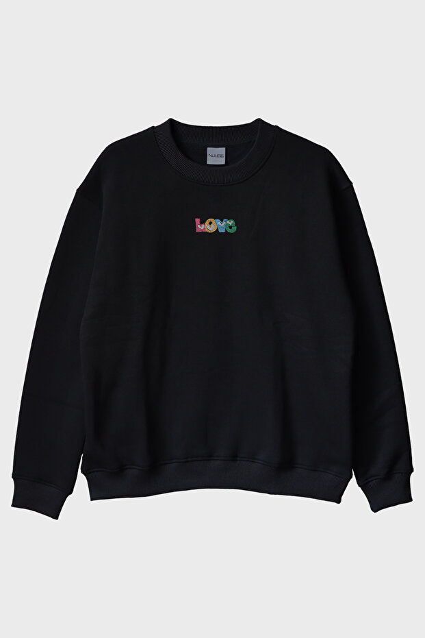 سويت شيرت برقبة دائرية مطرز بنقش الحب - تصميم عيد الحب