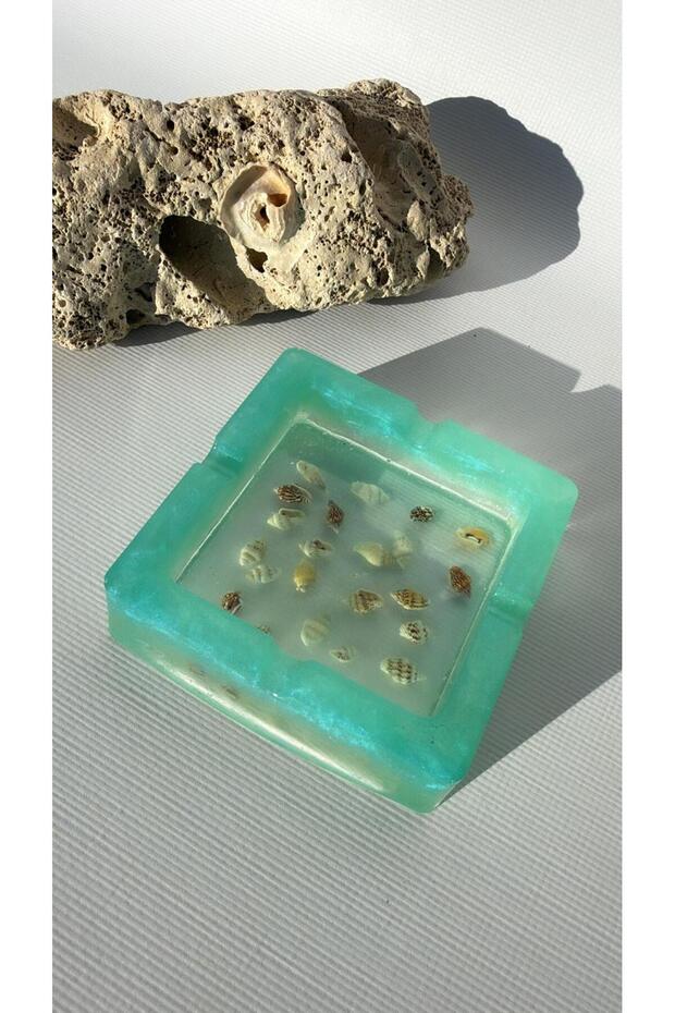 Shiny Water Green Pearlescent Transparent Colored Small Seashell Decorated Square Shaped Ash Tray Handmade Epoxy Gift
