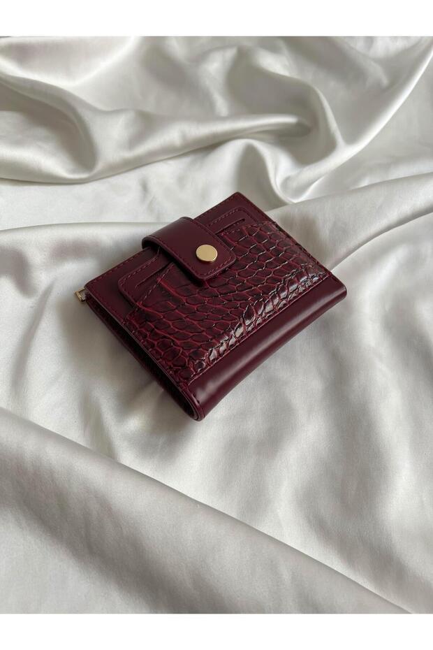 Stylish Burgundy Wallet, Practical and Convenient Design, Ideal for Everyday Use