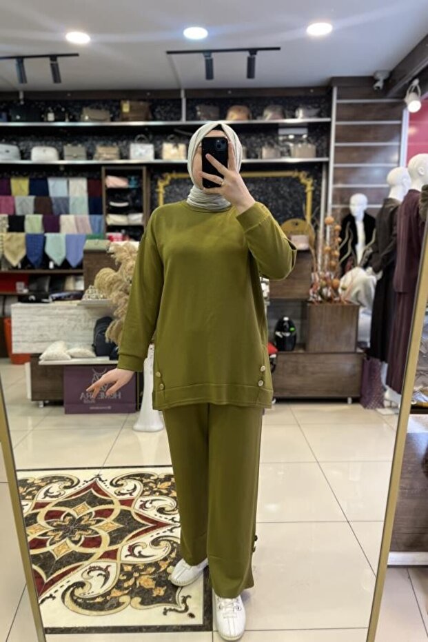 بدلة بنطلون بأزرار مفصلة
