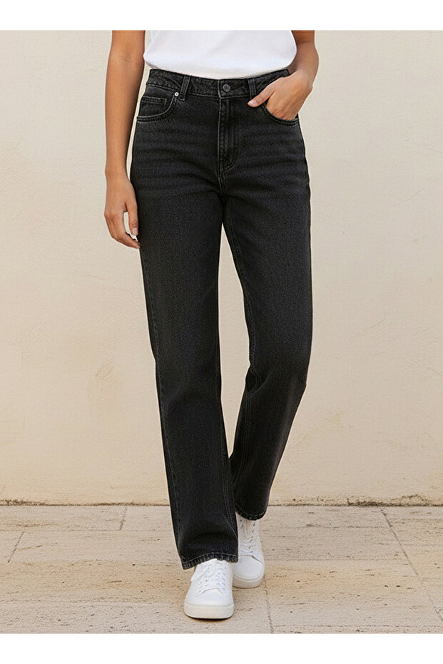 High-Rise Straight Fit Jeans