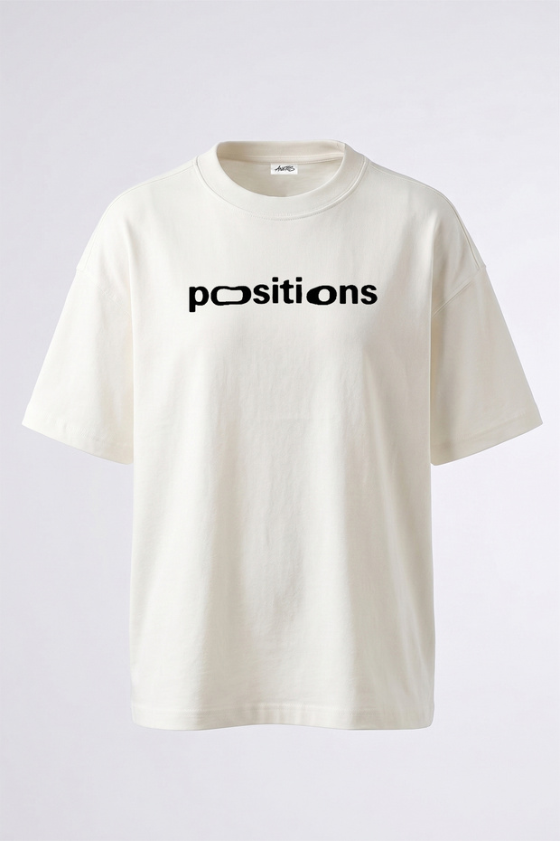 تي شيرت أبيض كبير الحجم مطبوع عليه تصميم شعار Positions