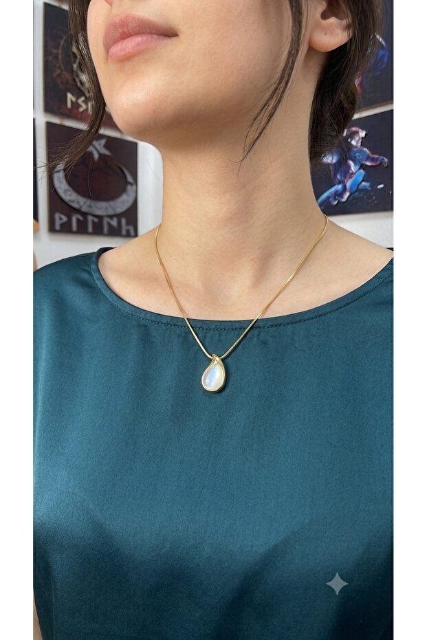 Stone Drop Model Women's Necklace
