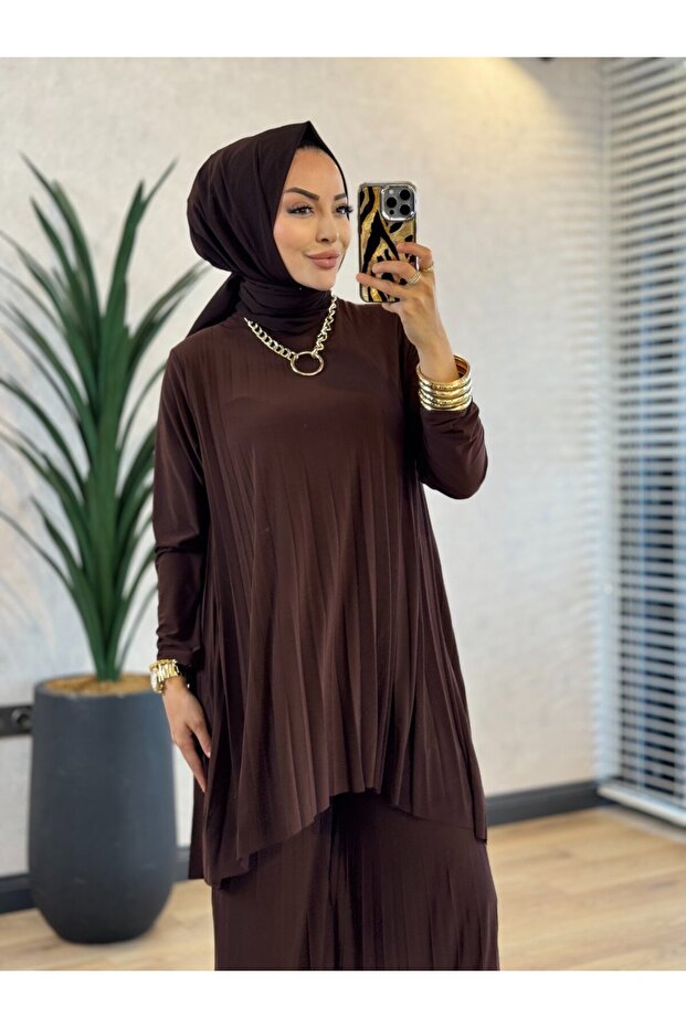 5005 طقم بنطلون ساندي مطوي باللون البني