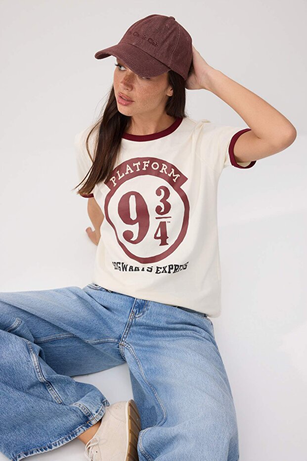 Trendyolmilla  Ekru Harry Potter Lisanslı Regular Kalıp Kısa Kollu Tok %100 Pamuk Örme T-Shirt TWOSS26TS00139 - Görsel 2