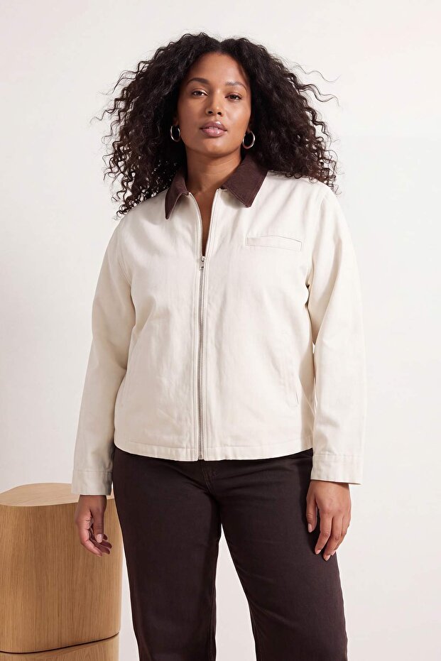 Ekru Kadife Yaka Detaylı Oversize 100% Pamuk Non-Stretch Büyük Beden Denim Ceket TBBSS26AG00011