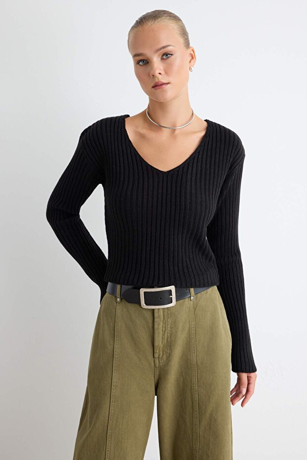 Siyah Crop Basic V Yaka Triko Kazak TWOAW24KZ01214 - 2