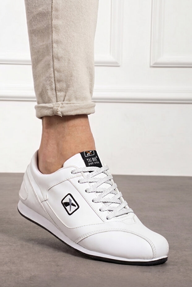 Unisex Lace-Up Sneaker Flexible Orthopedic Breathable and Comfortable Ergonomic Daily Shoes