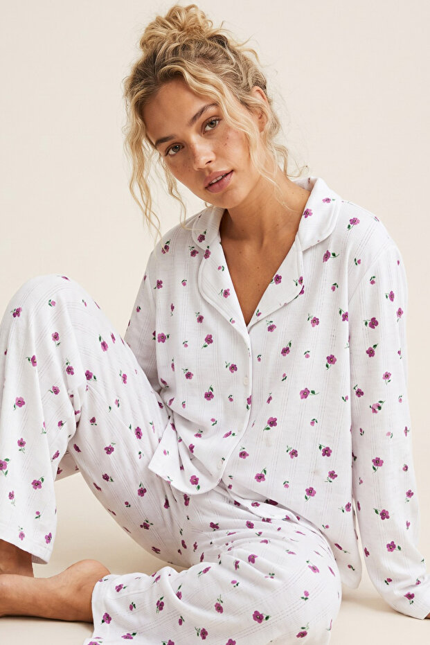 White Flower Pattern Lace-Like Knit Holes Cotton Knitted Buttoned Pajama Suit 7976