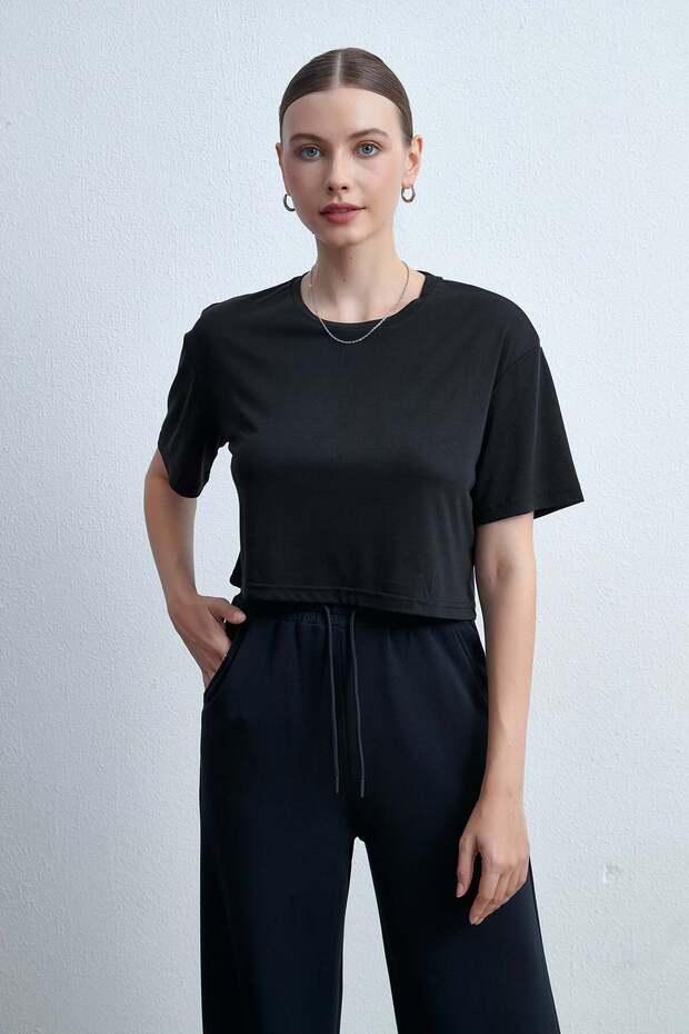 Solid Crew Neck Crop Top - 2