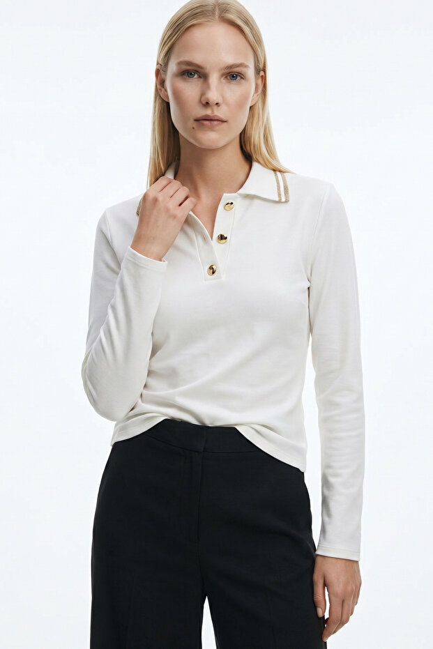 Polo collar long sleeve knitted ecru t-shirt