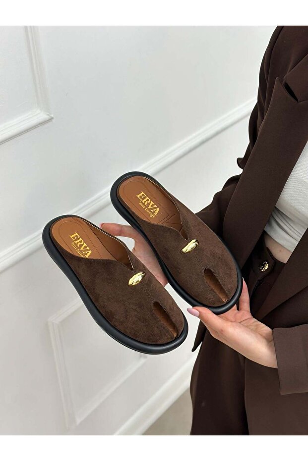 Brown Suede (Dyrot) Toe-Open Slippers with Gold Accessories