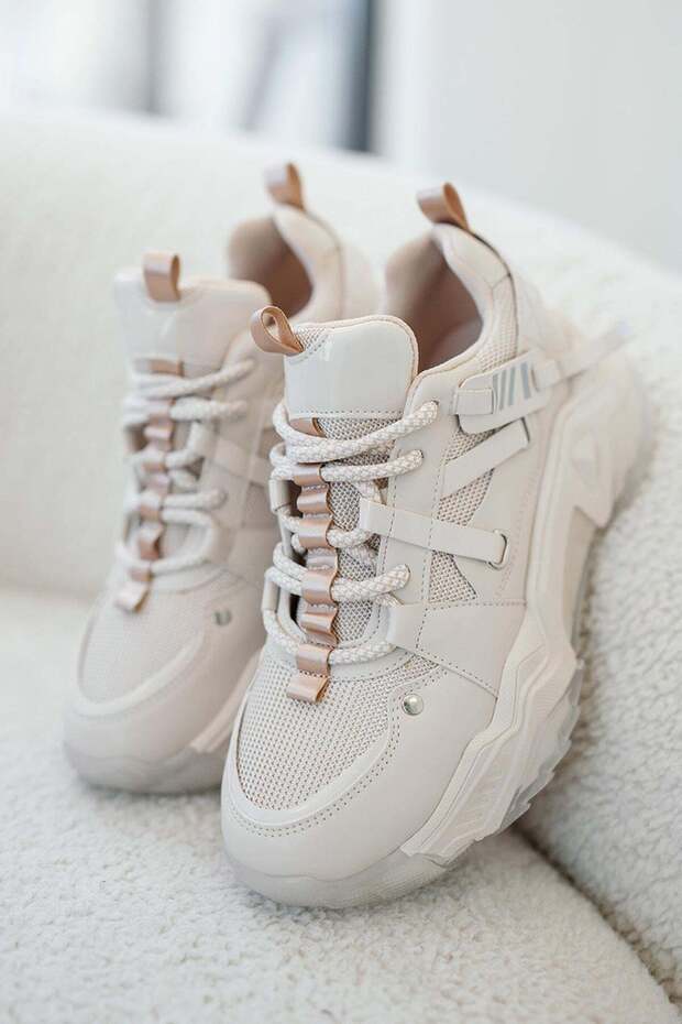 Trow Women's Lace-Up Thick-Soled Sneakers Beige