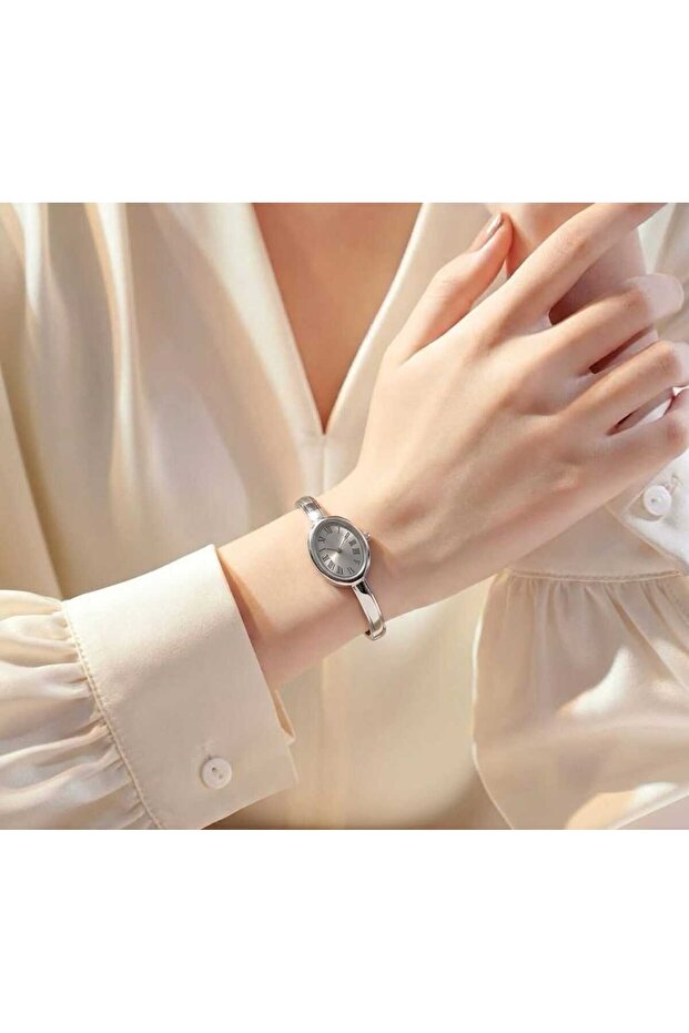 Kelepçe Stoneless Simple Women's Wristwatch