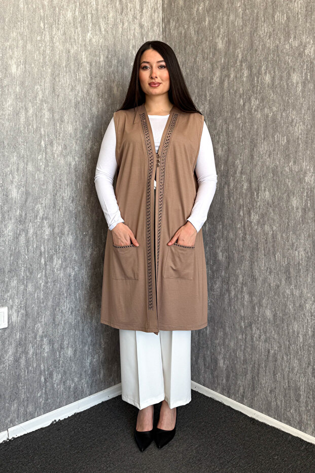 سترة نسائية طويلة بمقاسات كبيرة مع ياقة مرصعة بالحجارة وجيوب 902
