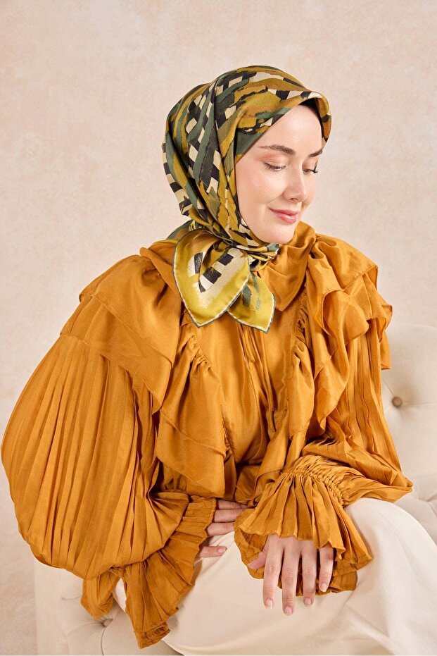وشاح حرير تويلي مخطط بلون الخردل