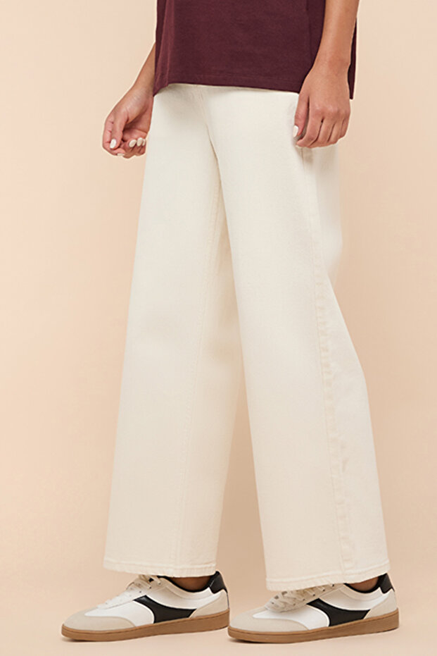Solid Wide Leg Jeans with Button Closure - 2