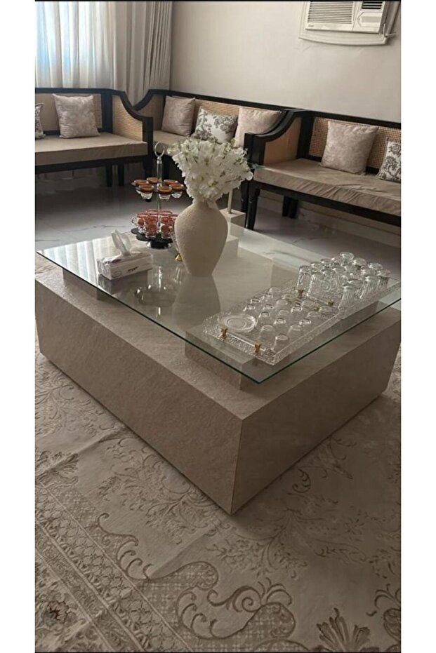 طاولة رئيسية مربعة بتصميم فاخر،