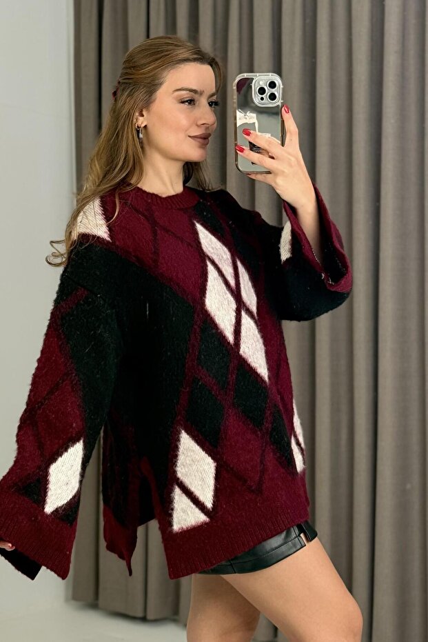 Women's Diamond Pattern Oversized Sweater with Mini Slits on the Sides, Burgundy1