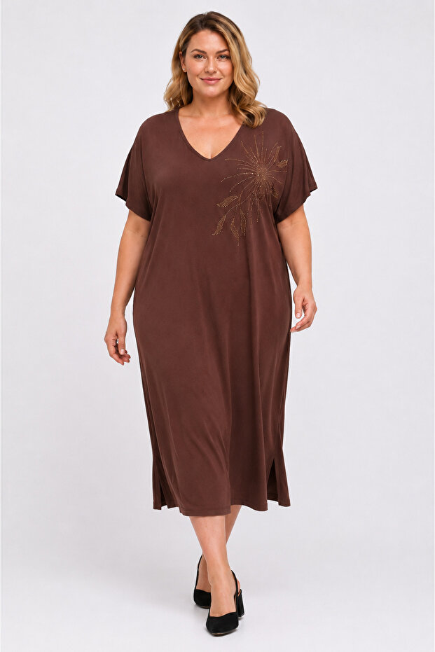 Women's Plus Size Brown, V-Neck, Stone Detailed, Oversize Viscose Dress 65N39557