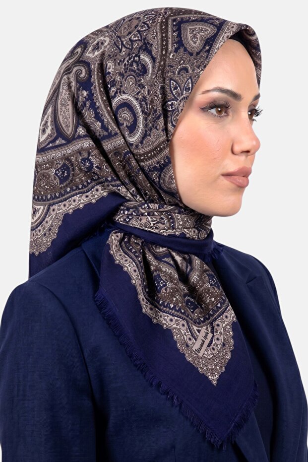 وشاح نسائي منقوش بنمط عرقي باللون الأزرق الداكن