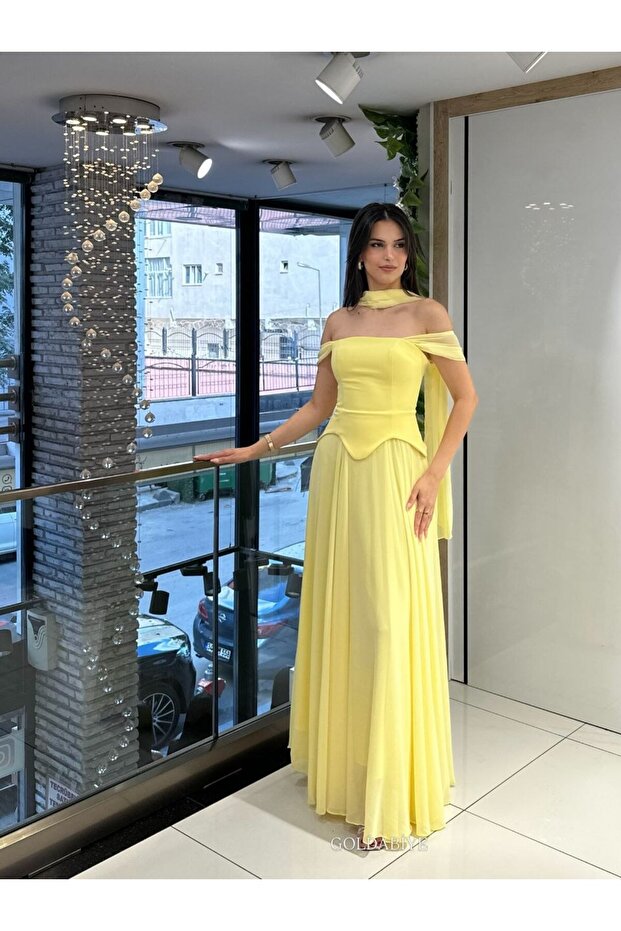 فستان سهرة ماكسي بأكتاف مكشوفة وأكمام شيفون