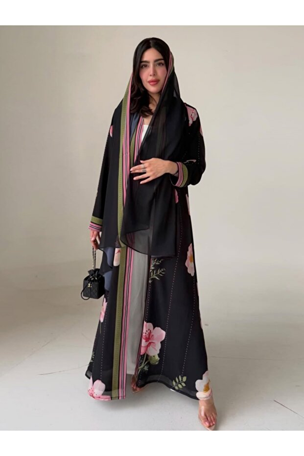 طقم عباءة طويلة من الشيفون بطبعة زهور (يشمل غطاء الرأس)