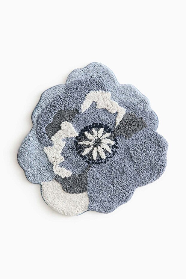 Tufted flower-shaped bath mat