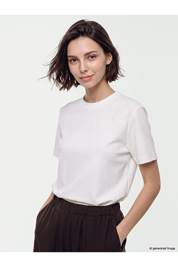 Alita city: soft touch embroidered blouse - the distinctive choice