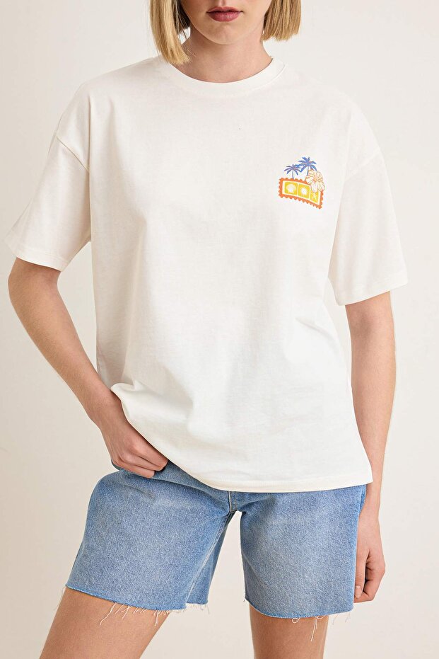 Ekru Slogan Oversize/Geniş Kalıp Sırt Baskılı Uzun Tok %100 Pamuk Örme T-Shirt TWOSS26TS00089 - 3