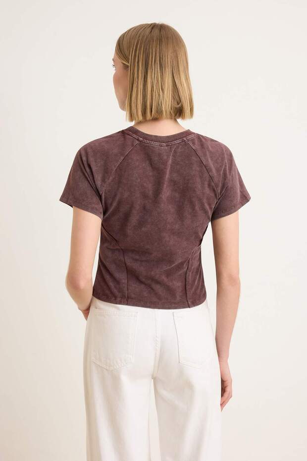 Kahverengi Düz Fitted Yıkamalı Reglan Kol Kısa Pamuklu Esnek Örme T-Shirt TWOSS26TS00246 - 4