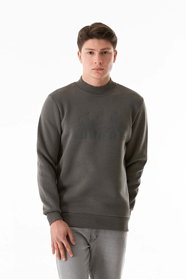 3 Thread Embossed Crew Neck Sweatshirt